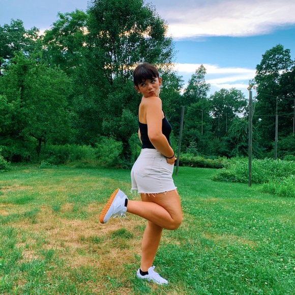 Meet your Posher, Emily - Picture 3 of 3